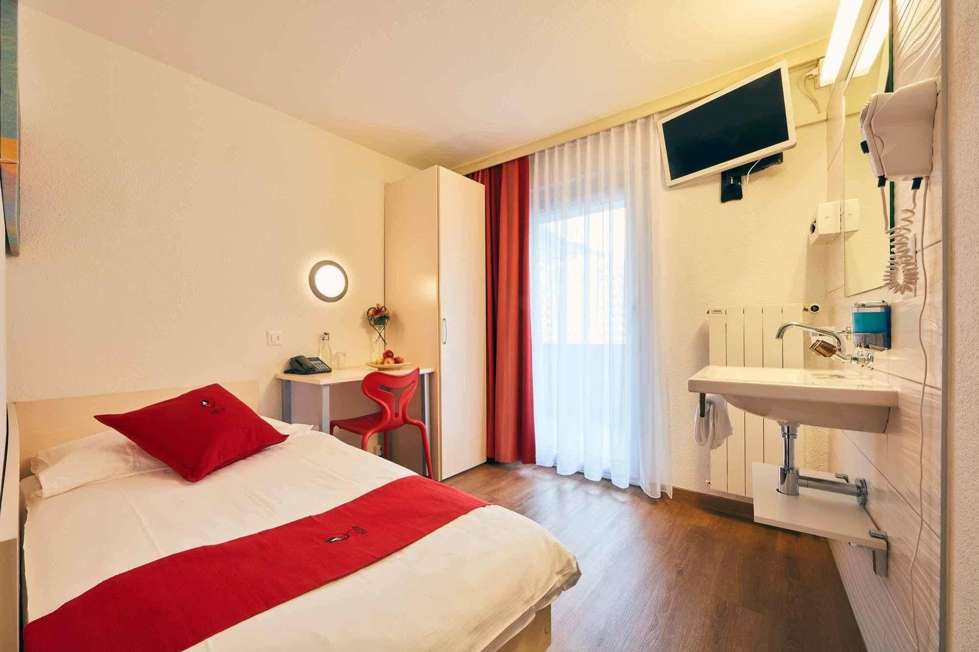 Hotel Elite Visp Esterno foto